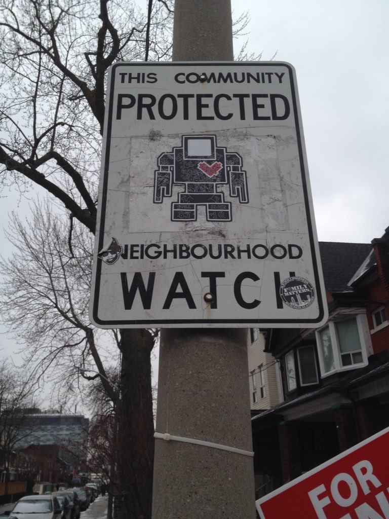 visualdesignerd's tweet photo. Spread Love #Lovebot #Toronto #KensingtonMarket #StreetArt https://t.co/kzcjLCHX62