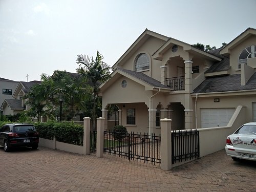 WindzorGh's tweet photo. 3bedroom townhouse to let at https://t.co/B1D4RgJCe0 us @+233207944618/ 505058185/Akash@windzor-gh.com#helpingyoufindthepropertyofyourdream https://t.co/6X8Qk5mXyo