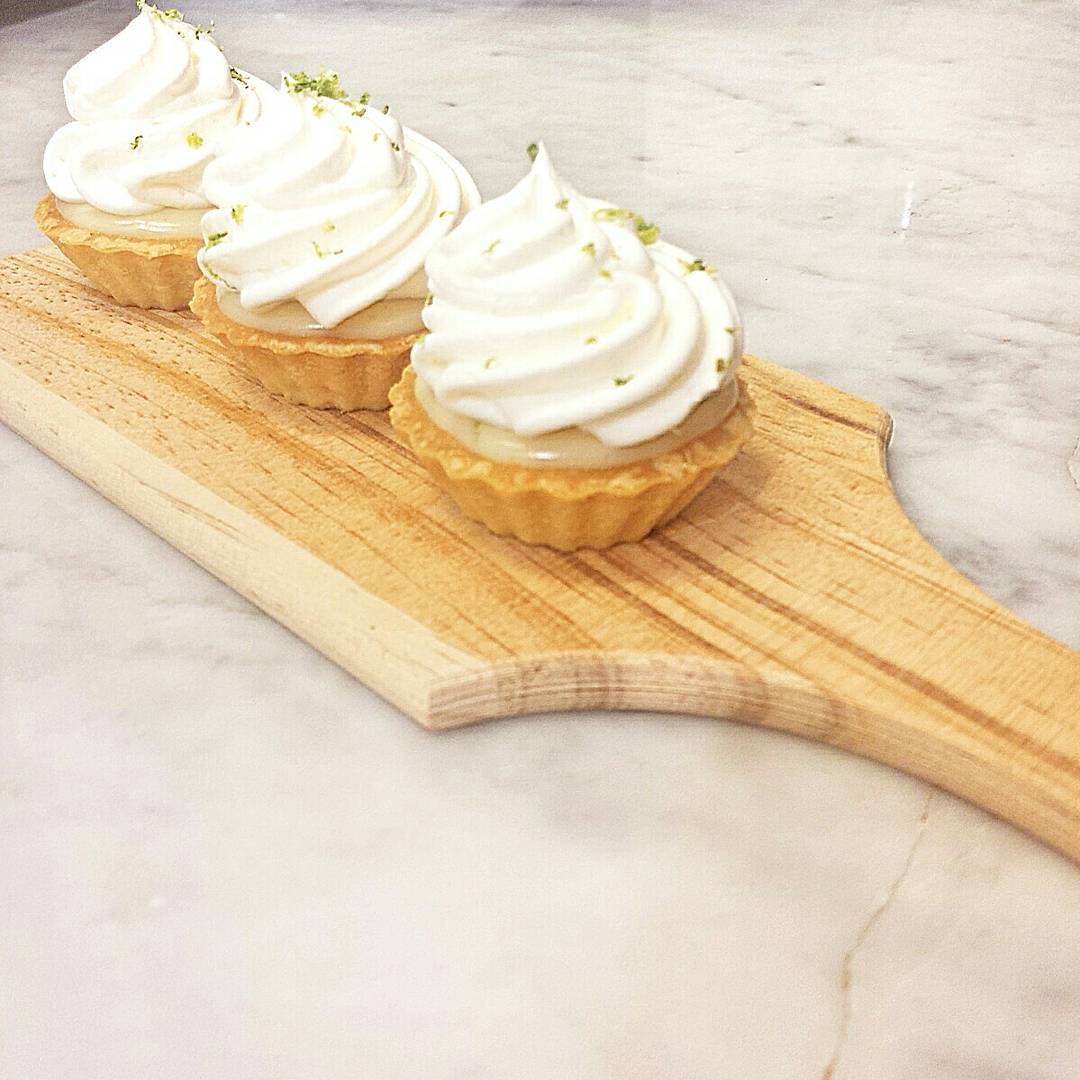 Promenade_CC's tweet image. Is your sweet tooth acting up? @BatterCoCupcake's mouthwatering key lime desserts are waiting for you! #PromenadeCC