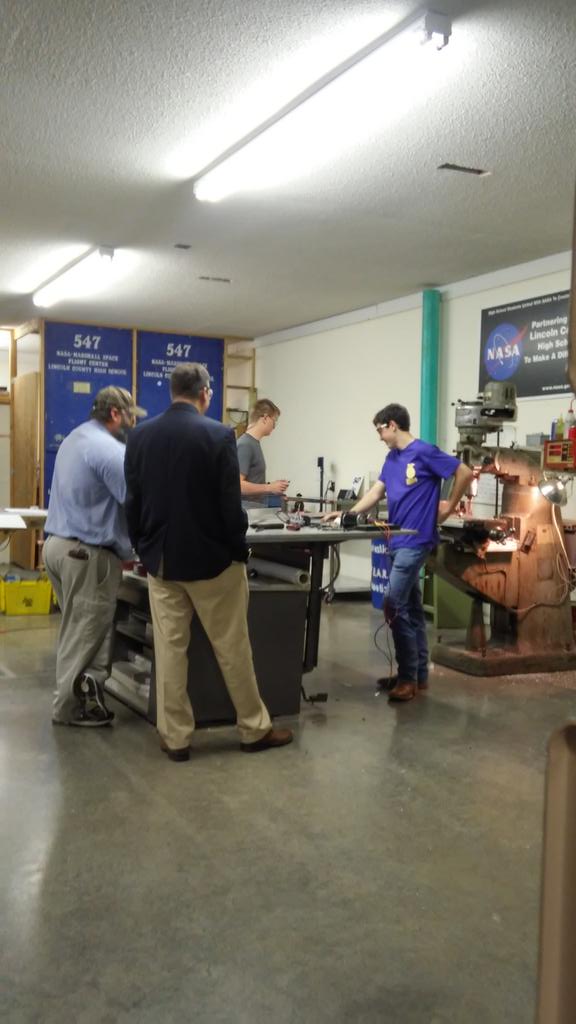 LCrobotics547's tweet photo. Today, a special guest from NASA, Mr. Drew Smith, came to see the progress the team has made. #FIRSTRobotics https://t.co/mMtZafGZEF