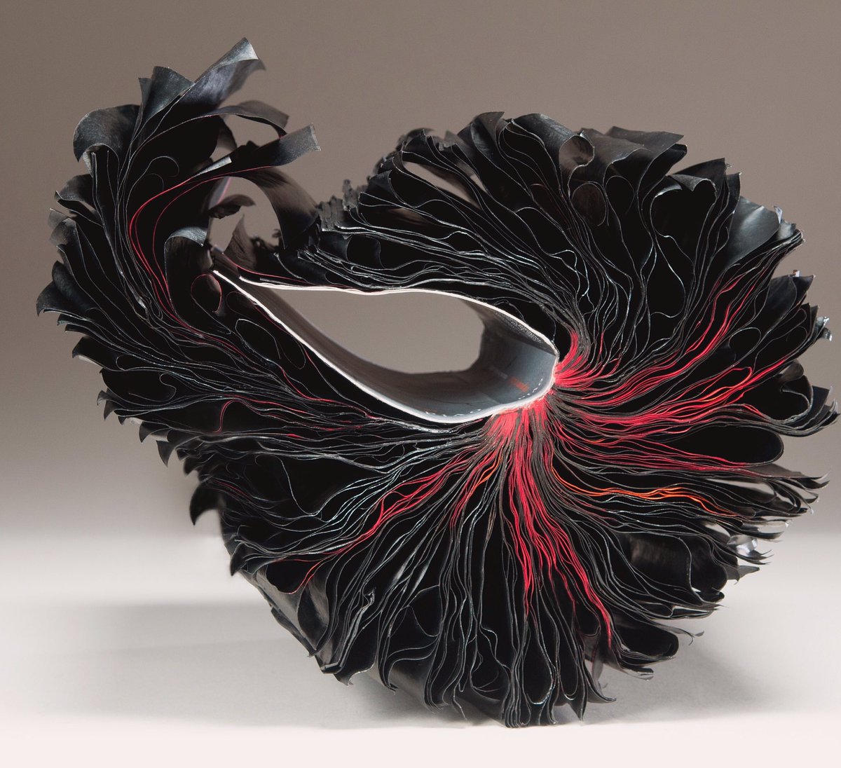 Phoenix9Lee's tweet photo. https://t.co/eWT9AGOrh9 #bookart https://t.co/DJDmEIlb3B