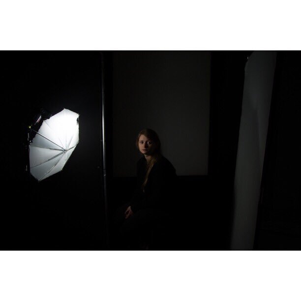 Fem_Peeters's tweet photo. Studio be like... #photography #Nikon #portrait #setupshot https://t.co/gDYoUPWY20