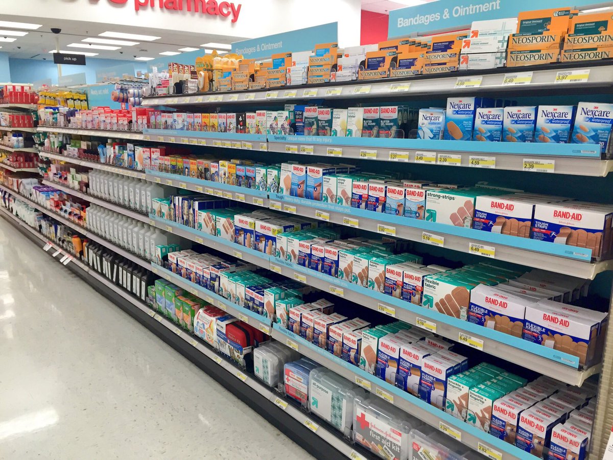 KarlaVMTL's tweet photo. Shoutout to TM Monica for zoning in Health/Beauty during the day! It looked FABULOUS and she was so excited to show me her work! #T0966 https://t.co/fveTkubZHs