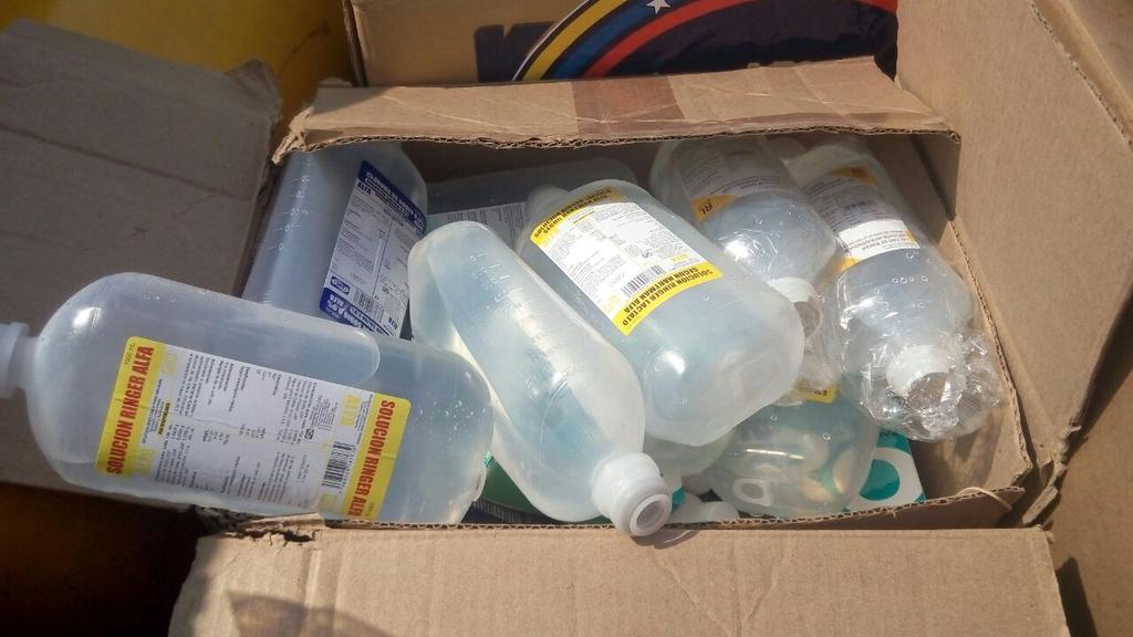 freddysuperlano's tweet photo. Todas las cajas de insumos médicos de #RescateVenezuela q entregamos en el Ambulatorio Los Pozones #Barinas se los llevo hace poco EL SEBIN. https://t.co/mpIT481LO4