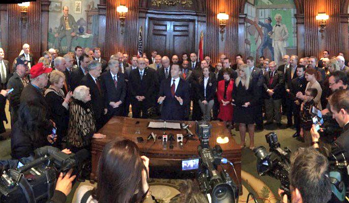 mikeparson's tweet photo. Proud to be with our Governor @EricGreitens, @hrehder, @Drdanwbrown, and so many others today who made Right-to-Work possible in Missouri! https://t.co/www6zFzKpq