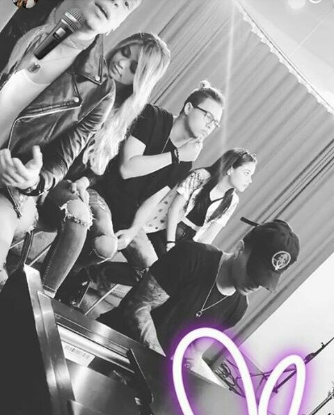 Mix5Argentina's tweet photo. Que nós estarán preparando? #Mix5 #Mix5Arg @mix5official https://t.co/DlaVxLRrqj