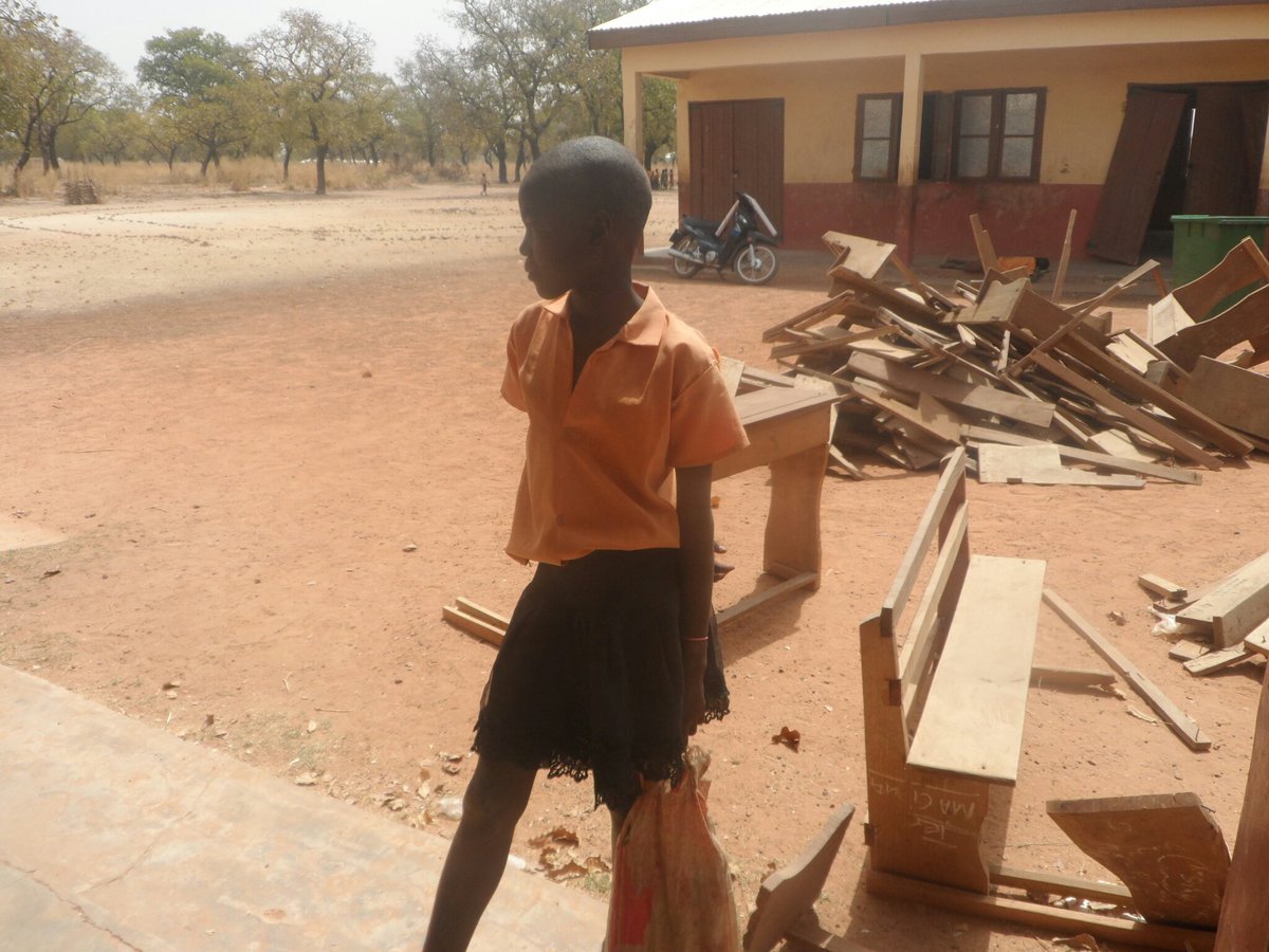 aleserAid1's tweet photo. A student who can not provide a good uniform, at Boi primary Sch in jirapa Tizza. Let support the needy
@aleserAid1 @NGI_Ghana @JDMahama https://t.co/BkVMMASGxw
