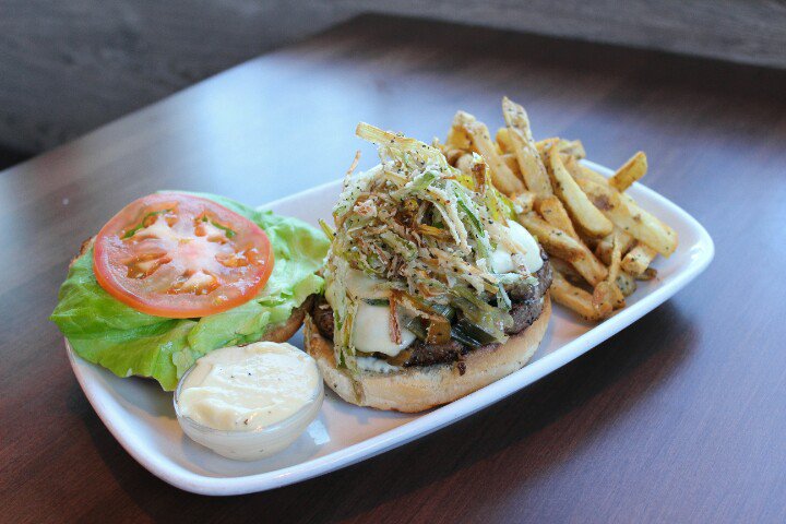 ❄ + 🍔's = 🙌
"Get your Leek On"
venison &amp; pork, swiss cheese, wild mushrooms, sautéed leeks &amp; pancetta, deep fried leeks, truffle aioli.