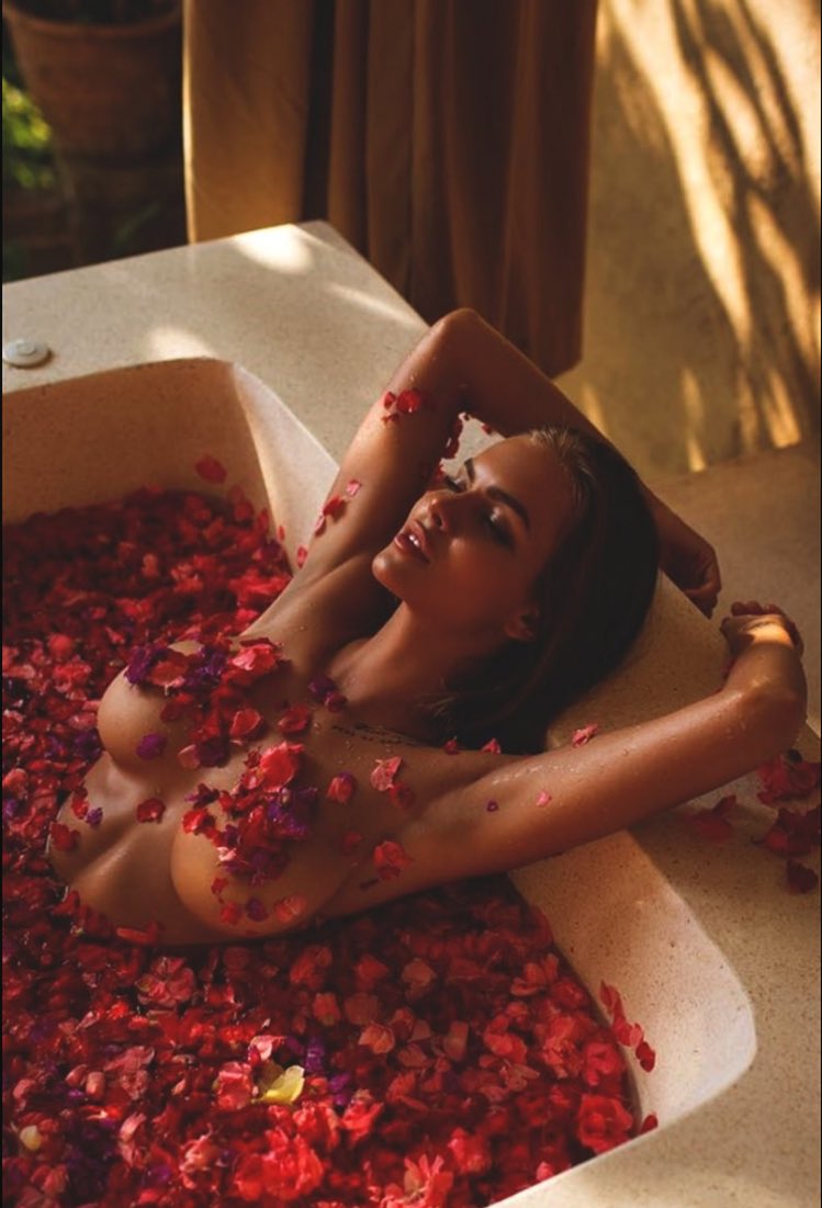 joygasming's tweet photo. me on Valentine's Day, spoiling and pampering myself https://t.co/DOARR9ujbo