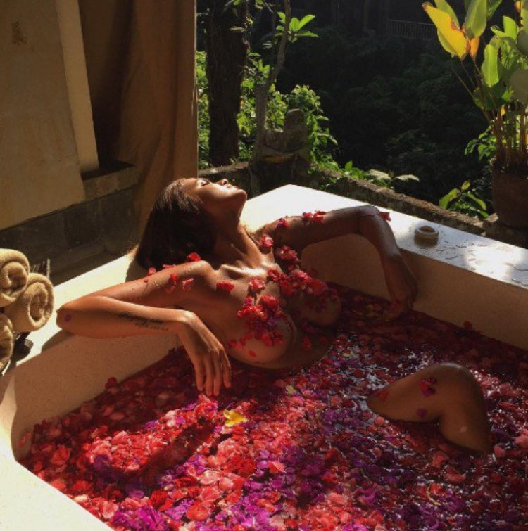 joygasming's tweet photo. me on Valentine's Day, spoiling and pampering myself https://t.co/DOARR9ujbo