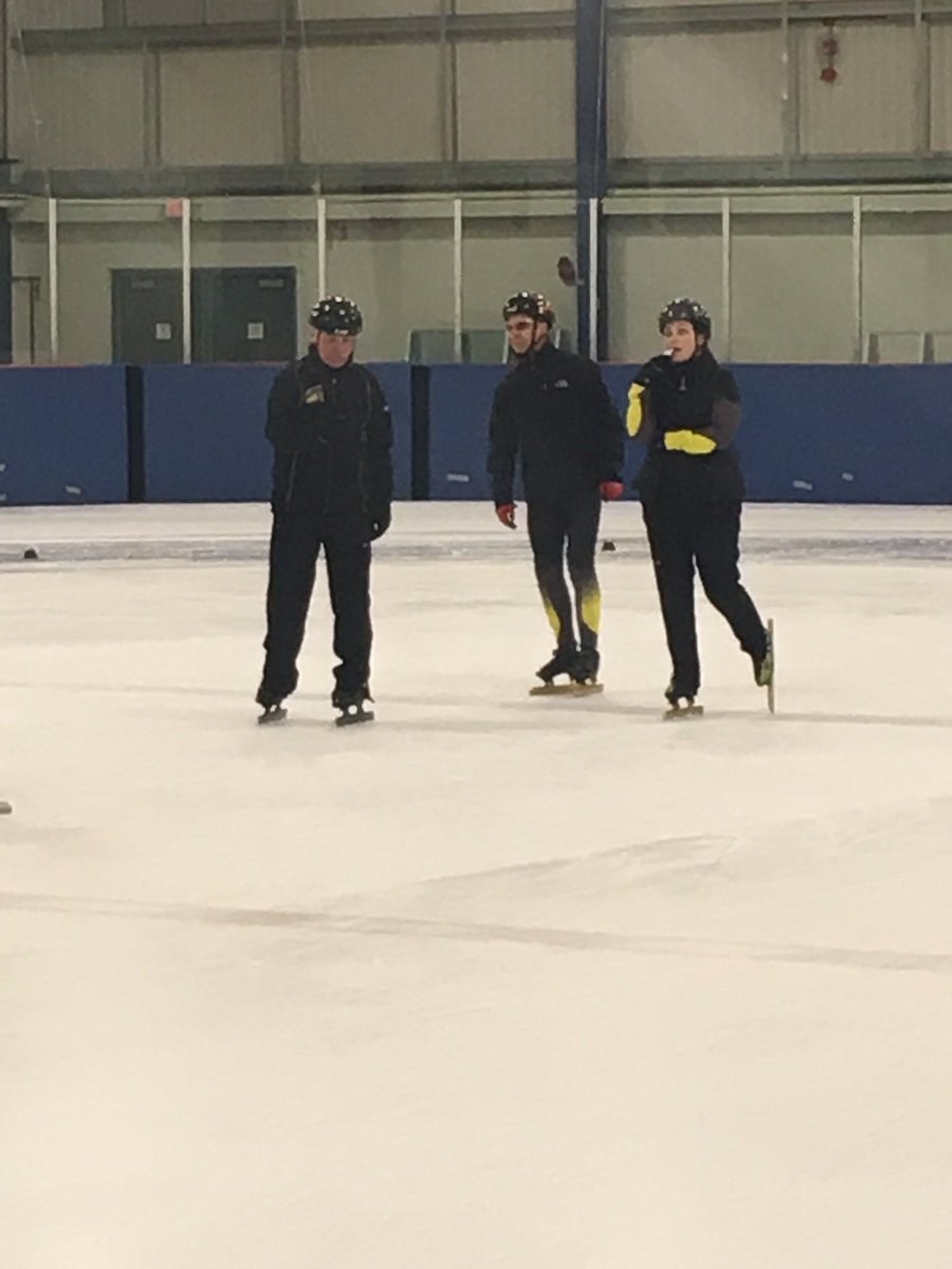 kwspeedskates's tweet photo. Now there's a full house! @CSSC11 #weSKATEfast https://t.co/nqC0PaQxj4