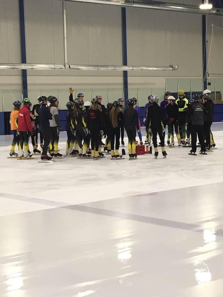 kwspeedskates's tweet photo. Now there's a full house! @CSSC11 #weSKATEfast https://t.co/nqC0PaQxj4