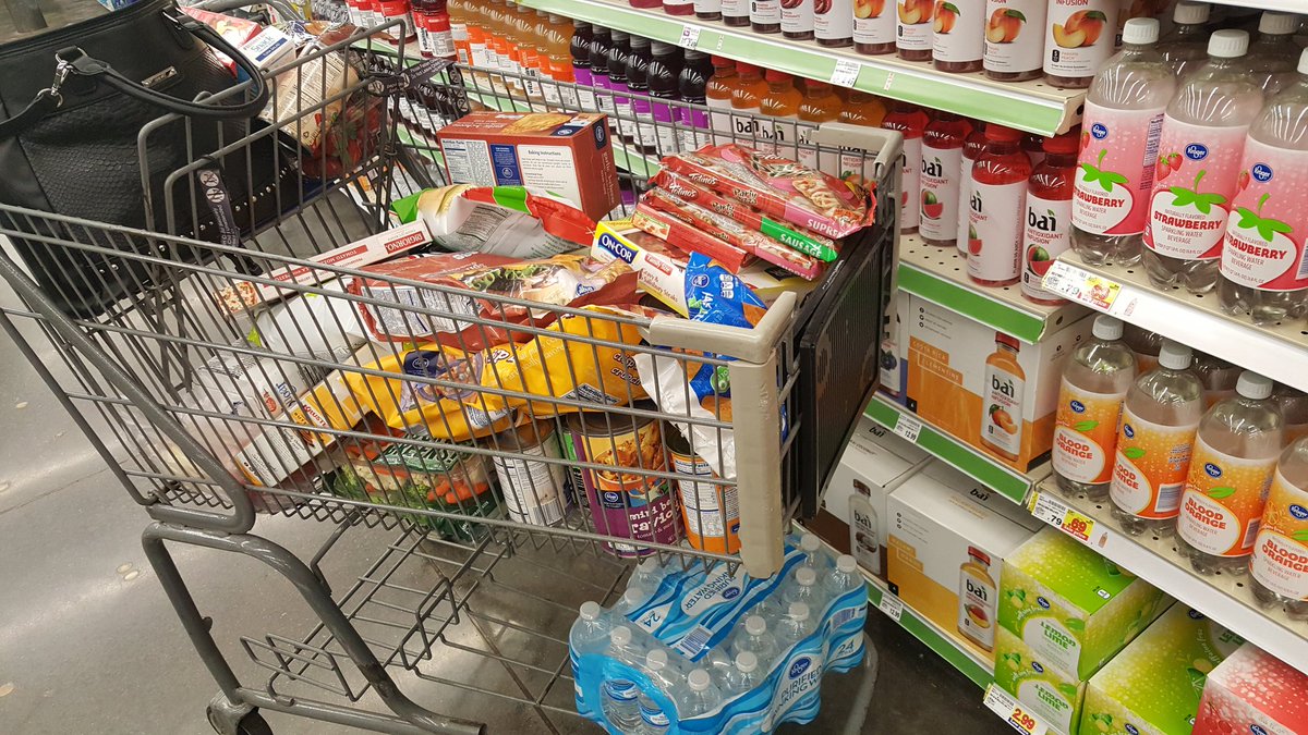 IveyShenika's tweet photo. #HowmuchdidIspend? Make a guess! I used #coupons @kroger. Closest guess w/o going over wins a #MaryKay #Lipgloss #giveaway #SuperBowl https://t.co/ZsxB3U25kr