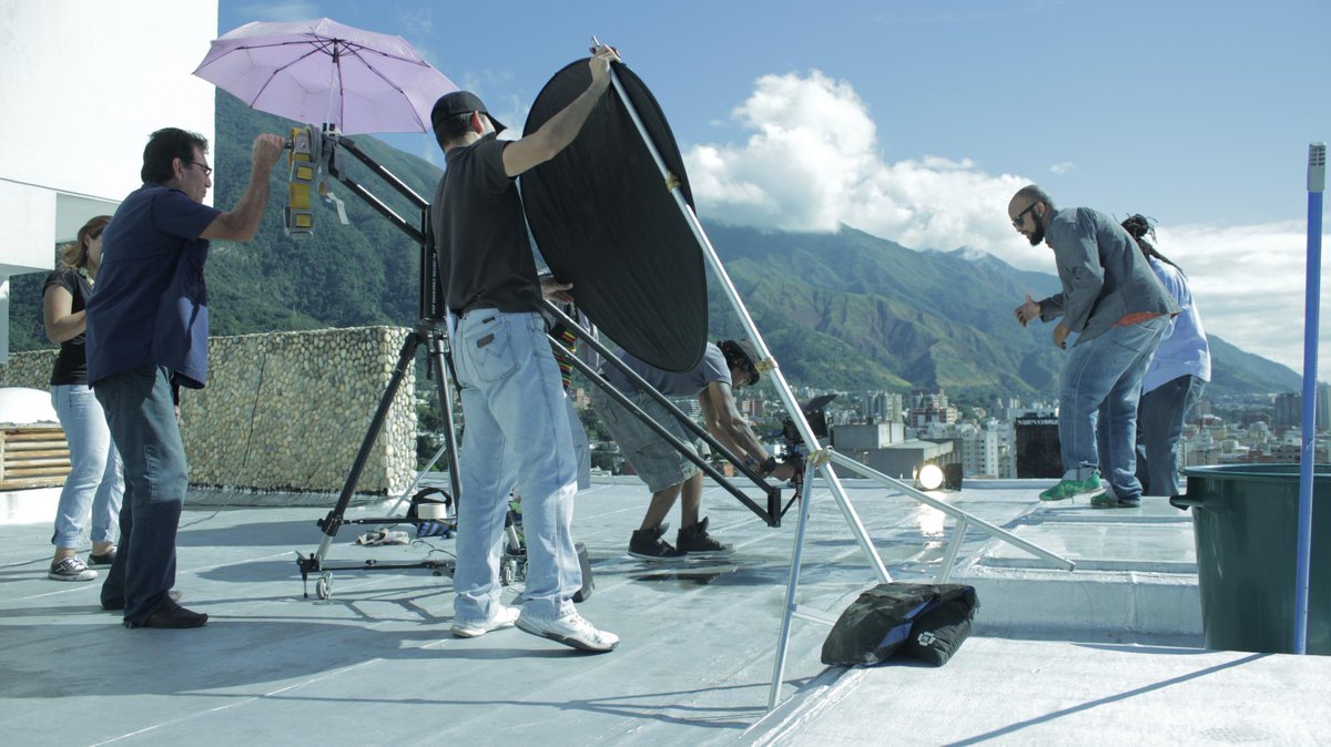 Cuenta regresiva para el estreno de #Girla
¿Cuál crees es la historia del videoclip? 
#ElGranTombo #Reggae #Raggamuffin #Caracas #Avila