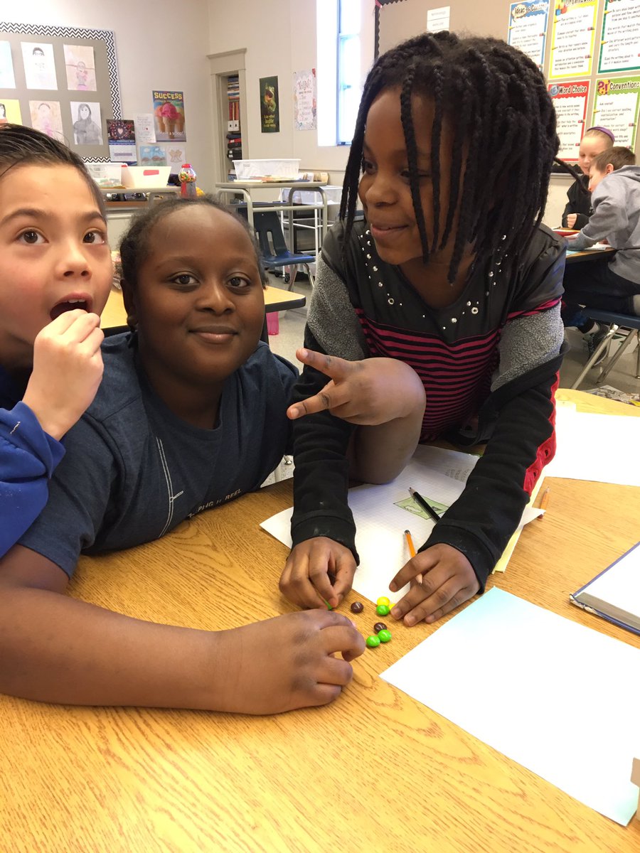 MrsZatylny's tweet image. @RCSD_No81 Using Skittles to make arrays for multiplication makes number sense so much sweeter. #rcsdmath #mathchat #mathed #tastetherainbow