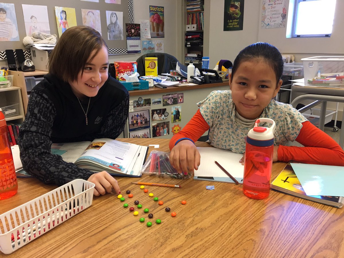MrsZatylny's tweet image. @RCSD_No81 Using Skittles to make arrays for multiplication makes number sense so much sweeter. #rcsdmath #mathchat #mathed #tastetherainbow