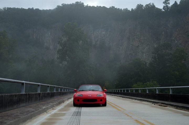 LorneHyskell's tweet photo. Oh man do I miss driving this car on fun roads. #miataisalwaystheanswer https://t.co/rZdiBs9NMQ