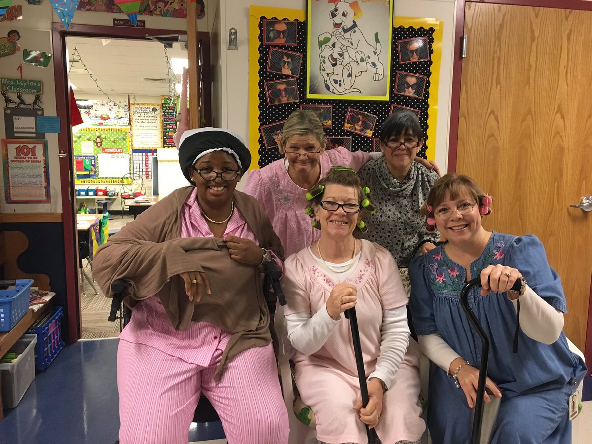 heymsfloyd's tweet photo. Happy 100th Day of School from the @FernBluffES 2nd Grade "Old Lady Gang"! #TeachingIsNotForTheWeak #wemake100lookgood https://t.co/DfdaneMvrS