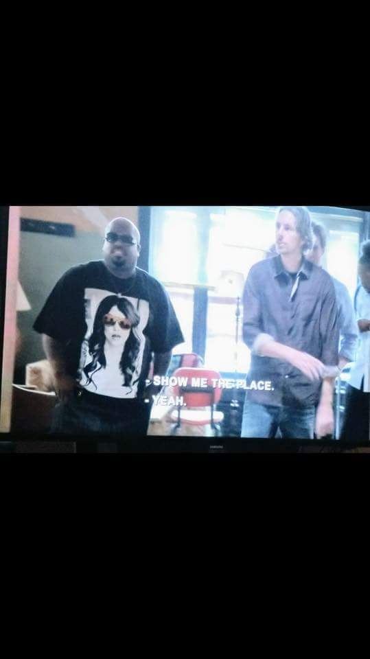 ChrystalToussai's tweet photo. #parenthood cast whos on @CeeLoGreen's shirt?? @daxshepard1 @maebirdwing @thelaurengraham @ERIKAjaneC @milesdheizer @sarahramos #fbquestion https://t.co/URTvPnSORv