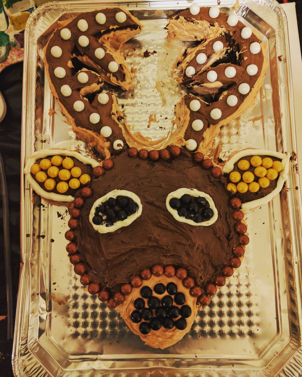 wes_wes614's tweet photo. I loved this so much #DeerCake #Deer #antlers @ODJradio @Realtree #thanks u muricaaaa for the Tasty Cake bahd https://t.co/UB7jIyCqTi