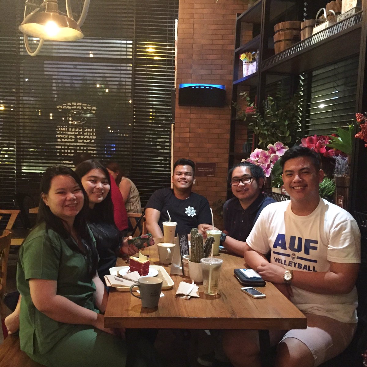 theluigitorres's tweet photo. Perked up our day! #weekendbuddies 🔹2/2 🔹020517 https://t.co/HrHCGFBZ1f