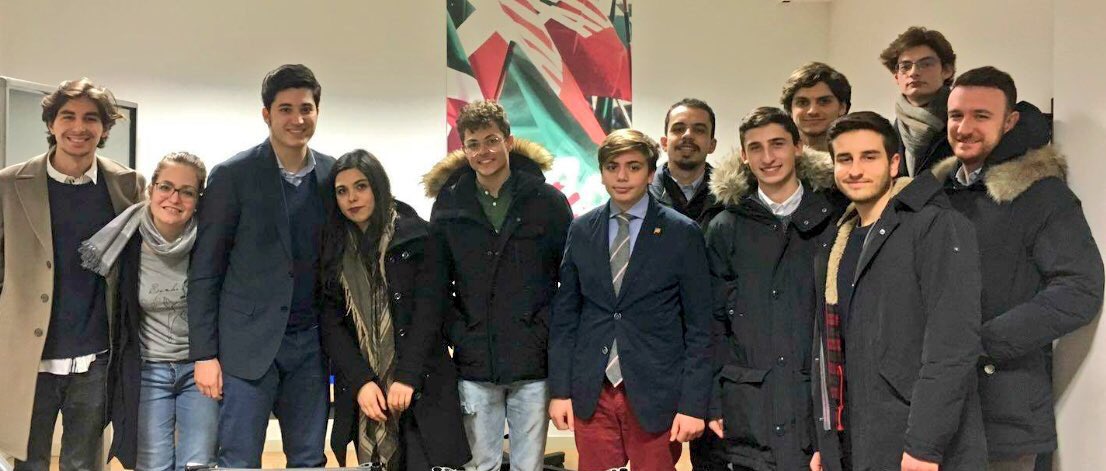 fi_giovani's tweet photo. #NonCifermiamomai da #Milano a #Roma a #Crotone in campo X il #Territorio al servizio dei cittadini! @AngieCalabria @forza_italia https://t.co/XlGPmKftYv