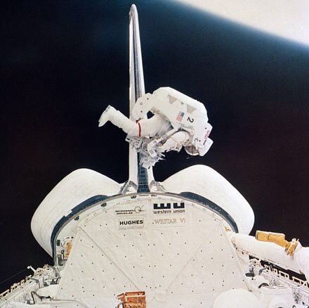 Spyder_Webb's tweet photo. #OnThisDay 7 February 1984 #BruceMcCandless made the 1st untethered #spacewalk using the #MMU during mission #STS41B #space @NASA_Astronauts https://t.co/LWj0OUHEvu
