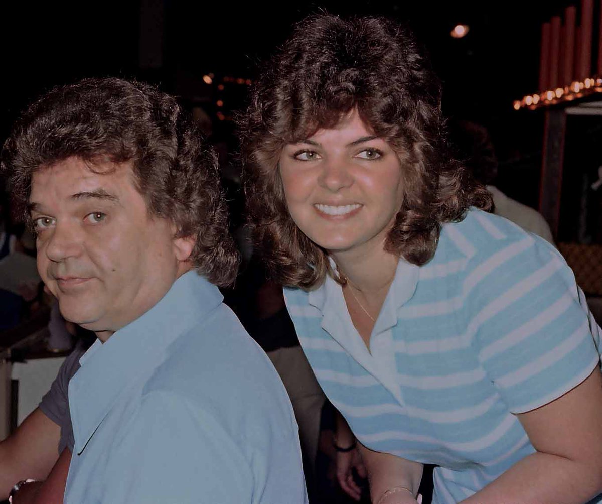 Ron Newcomer on X: "Conway Twitty & his daughter Joni Lee (Joni Twitty) photographed by me. @ConwayTwitty #conwaytwitty #jonilee #jonitwitty #dontcryjoni https://t.co/NajSQaXmod" / X