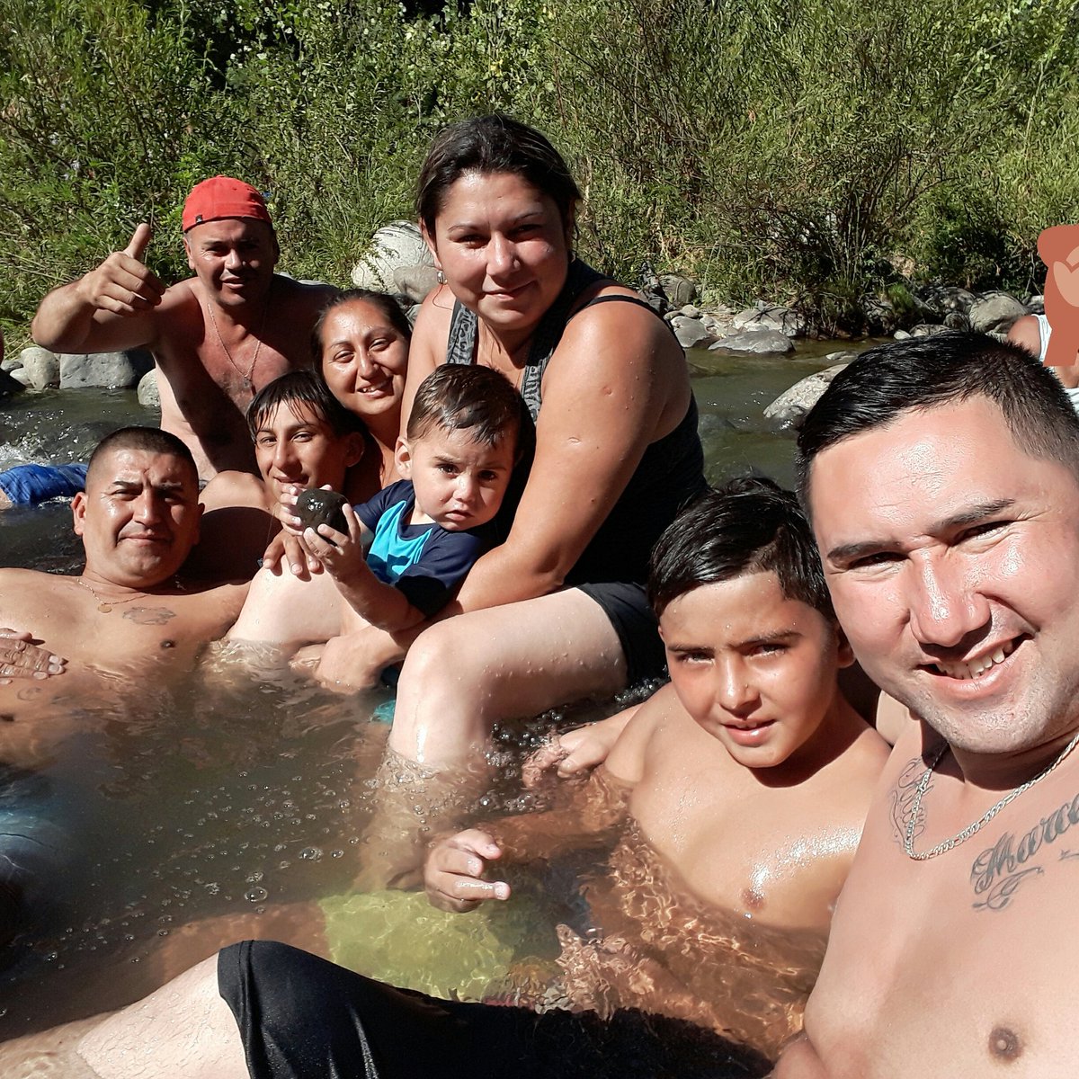 dilan31rojas's tweet photo. fotito del otro día con la familia https://t.co/wtR5RBBIWn