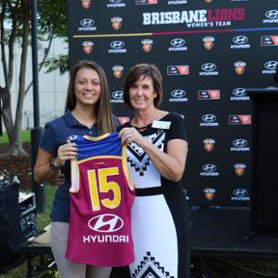 Griffith_Uni's tweet image. RESEARCH: Dr Adele Pavlidis has been awarded a $20,000 grant to research the @aflwomens competition - htl.li/Wyf7308KnU2 #highered @AFL