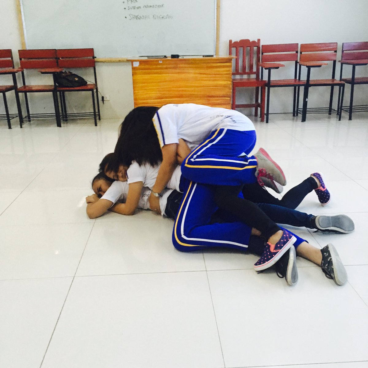 eggwaffles__'s tweet photo. after yoga class. #borlogs https://t.co/eUA09FIg1U