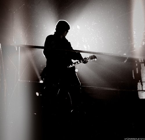 billtiful's tweet photo. in your shadow i can shine https://t.co/I4qkbjVfhD