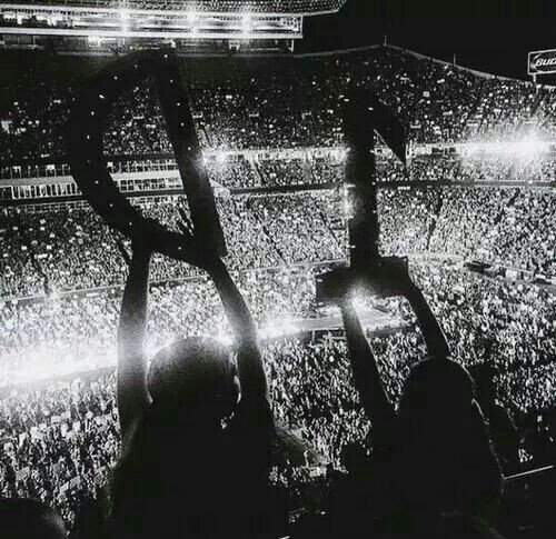 directioner71oo's tweet image. #OneDBestFans let's bring boys together by winning this,,, come on guys let's make it together #1DFandomParty