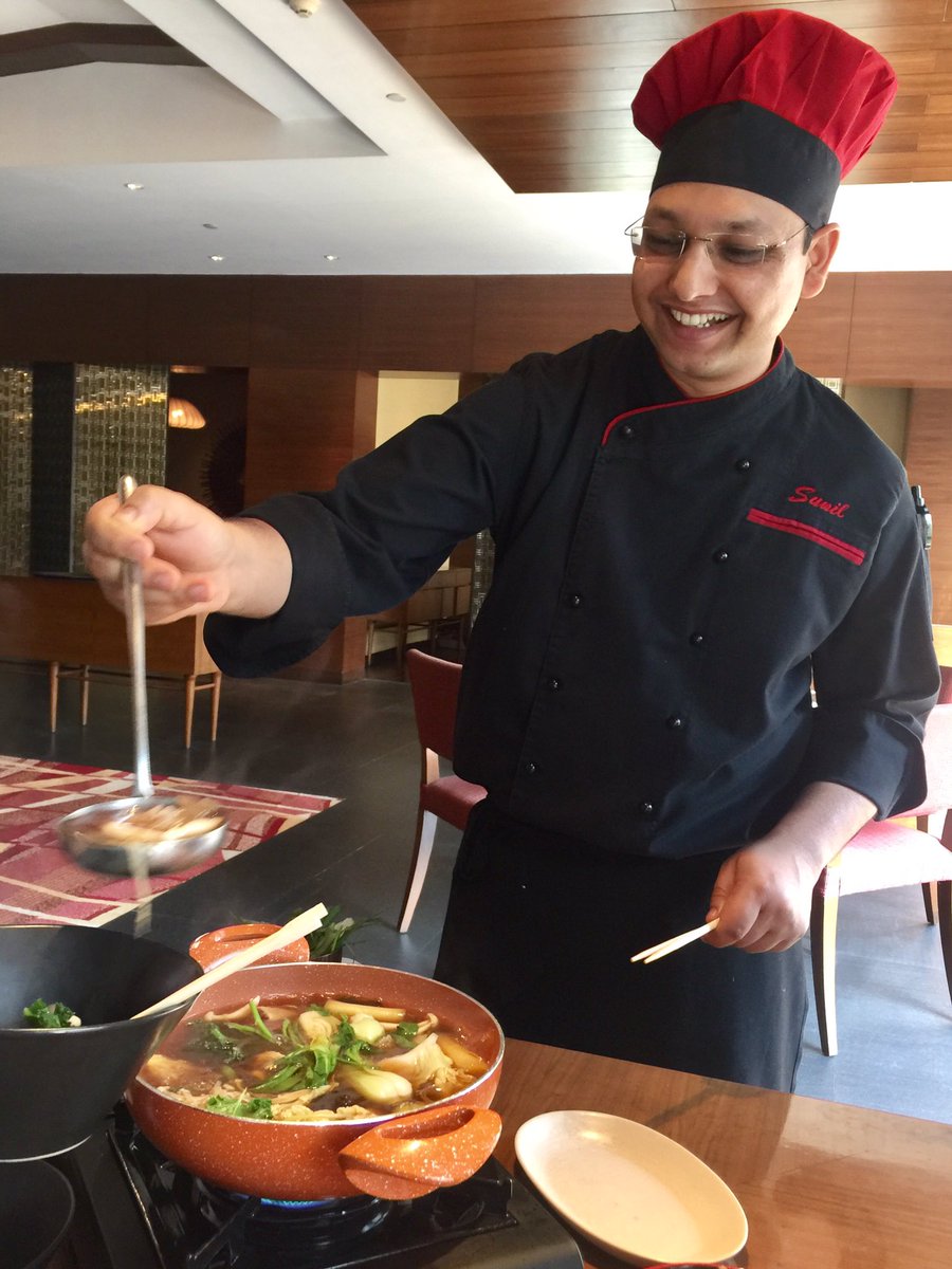 PikuAnand's tweet photo. Chef @J248Joshi .. with his bright smile.. serving the most amazing #ShabuShabu @HyattPune #BaanTaoReloaded .. healthiest meal ever !! https://t.co/SvYKqHGIMv