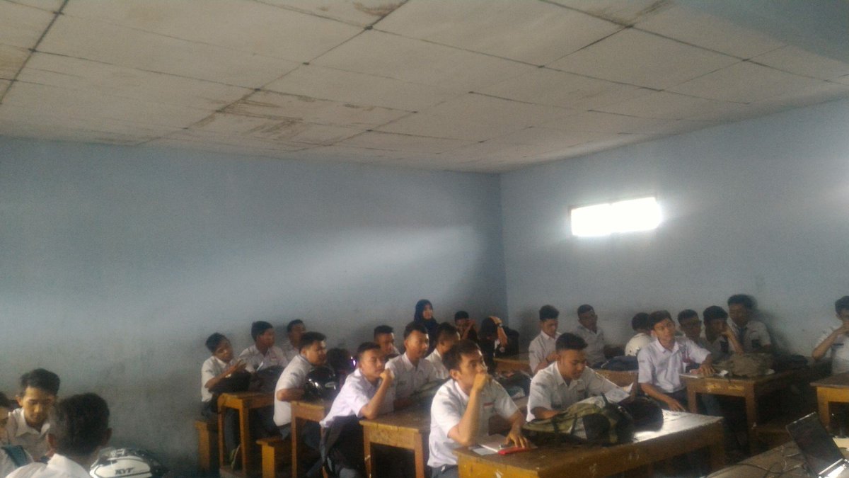 HMRAPolban's tweet photo. Hasil dokumentasi Refrigeration Goes to School di SMK PGRI 3 https://t.co/QB1XV4X0Nh