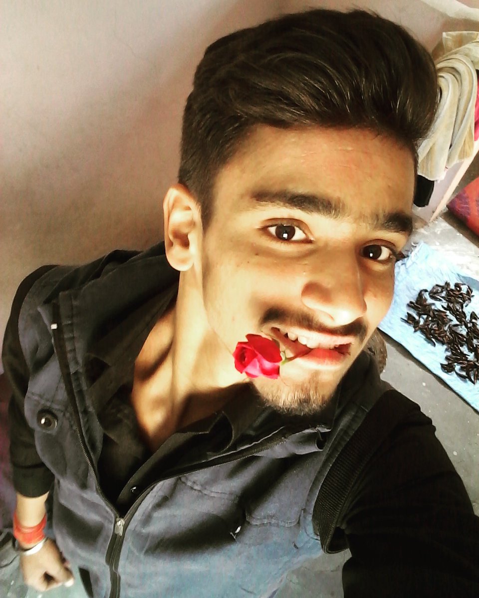 baunkul's tweet photo. 🌹🌹aPpY RoSeDaY🌹🌹to all my friends...😘😋😛✌👌 https://t.co/UDnSfNaOHO