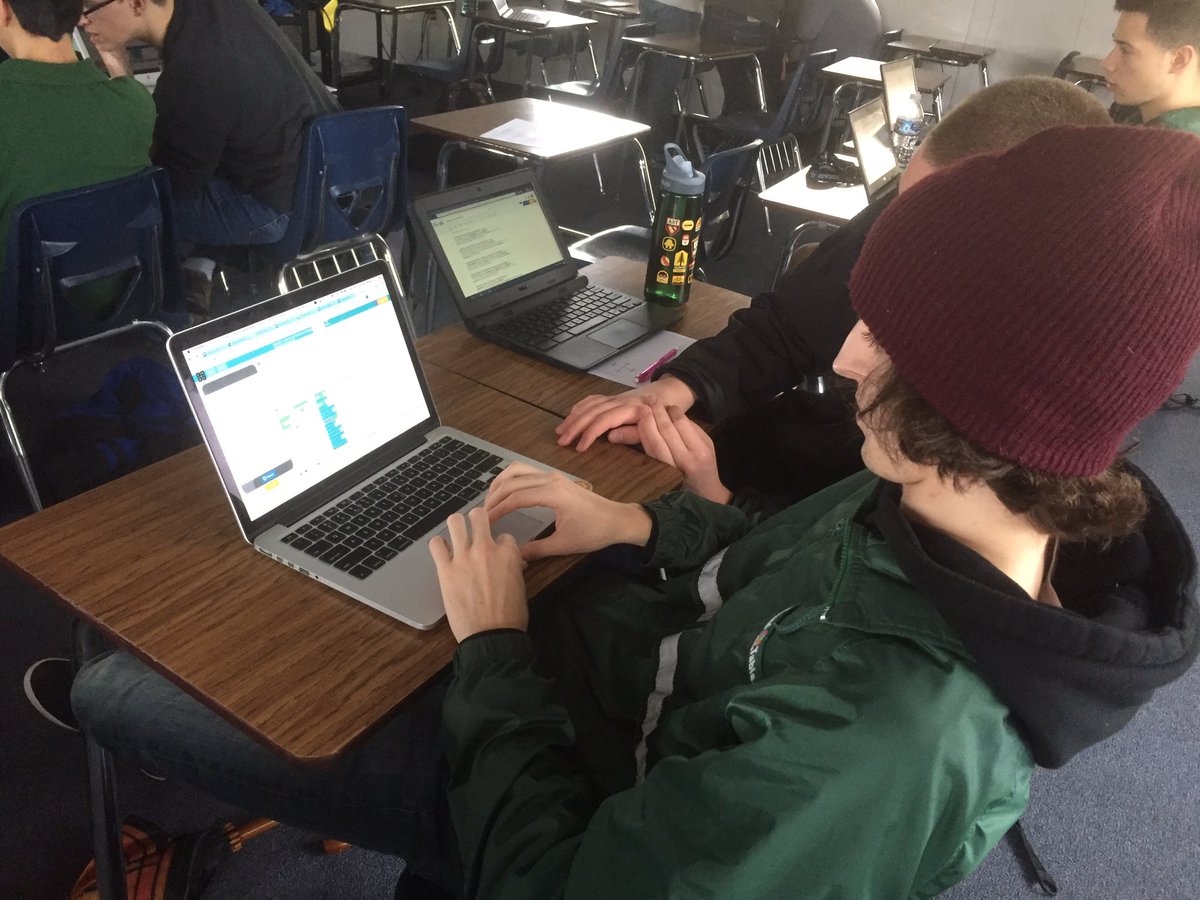 AnniePetrie4's tweet image. The spirit of being a collaborative team in @NapaHigh Math classes... #Math2 #APCalculus #APComputerScience #Academics #Team @napatribe 💙💛