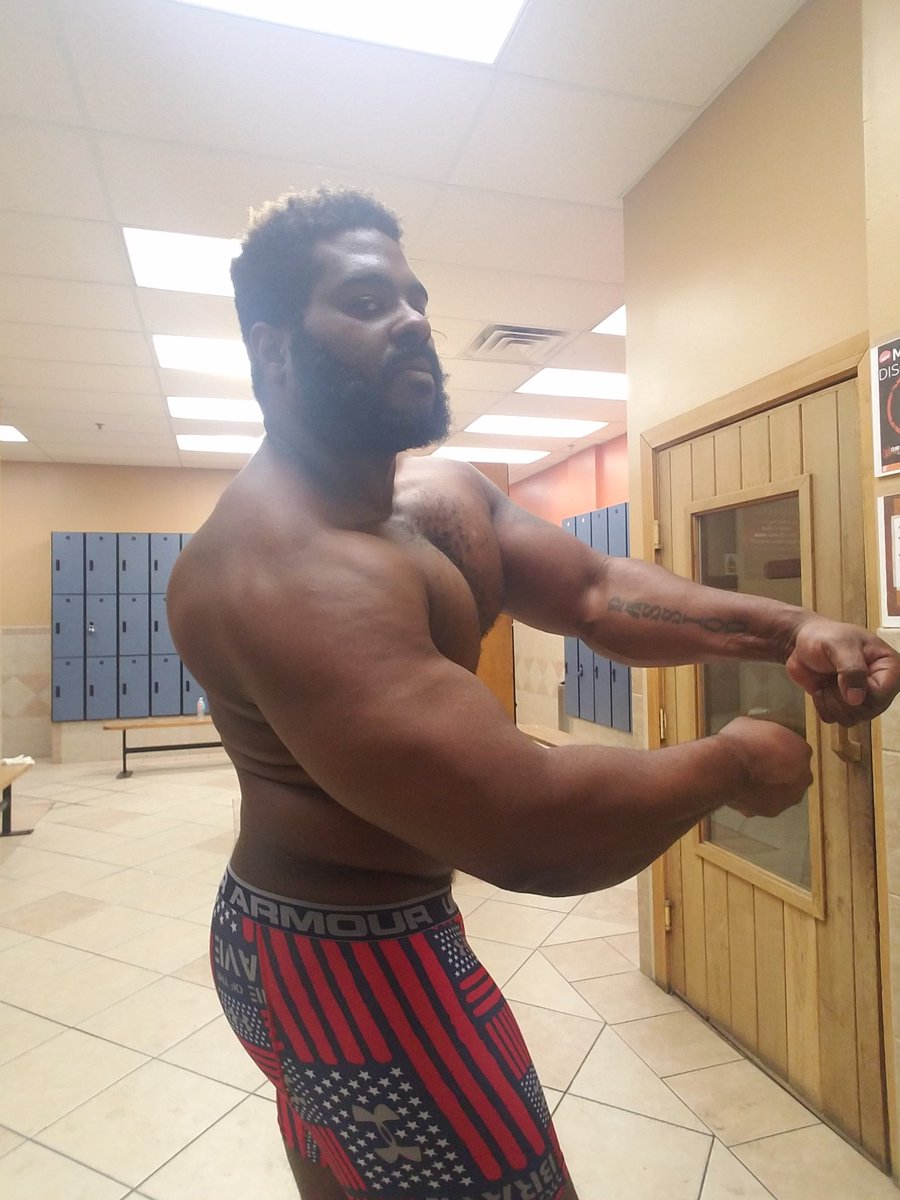 iAmDieselGod's tweet photo. Young gym god back at it๐ช๐#Bodybuilding #Bodysculpting #DieselSeason #BaileysPowerhouse #ExcuseMyBack #Swolfie #NoFilter #EbonyFitness https://t.co/M0Yb8D4RAy