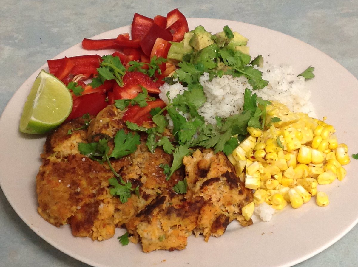 amanda_berry101's tweet photo. Half way through #IQS8WP. Delicious fresh sugar free meals, all planned for eight weeks. Organised in the kitchen and yum! #happytummy https://t.co/117D7IdM3C