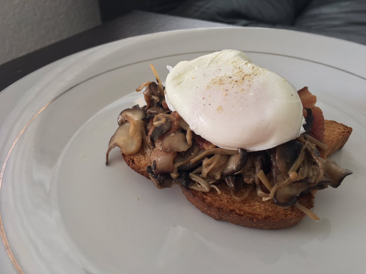 ArtesanoKitchen's tweet photo. 1st Dish from @GordonRamsay @masterclass 

Poached Egg &amp; Mushrooms on Toast. https://t.co/DnWgvjktA8