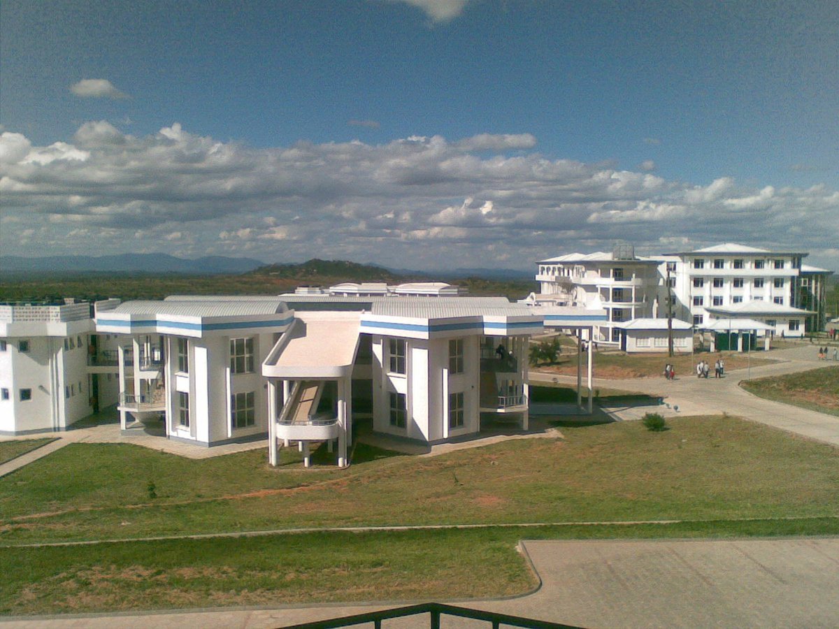 WABUNGE WAPINGA WIZARA KUTUMIA MAJENGO YA CHUO CHA UDOM, TAKRIBANI WIZARA 6 TAYARI ZIMEANZA KUTUMIA MAJENGO HAYO. #Headlines <a href="/lakefmmwanza/">Lake Fm</a>