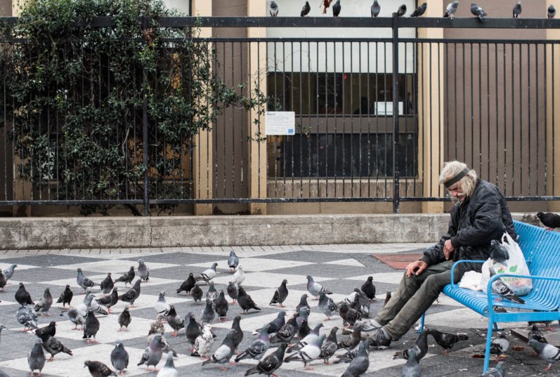 The Swan who Cares for Pigeons. Once a news reporter, John Ratliff found a life + purpose in SF's Mission District. missionlocal.org/2017/02/the-sw…