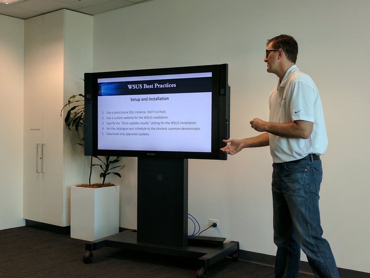 AdamFowler_IT's tweet image. Here&apos;s @BrettMoff doing an awesome job of presenting at the Adelaide Windows and System Center Community #AWSCC meetup.com/en-AU/Adelaide…