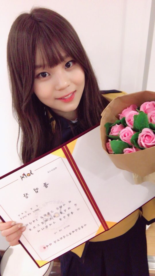 GFRDofficial's tweet photo. #여자친구 #GFRIEND #신비 #엄지 #막내라인 오늘부로 교복 잃어...ㅠㅠ 이제 멤버들 전원 #어른친구 막둥이들의 졸업을 진심으로 축하합니다❤ 앞으로 더 멋지게 성장하길! https://t.co/aFnihdezfC