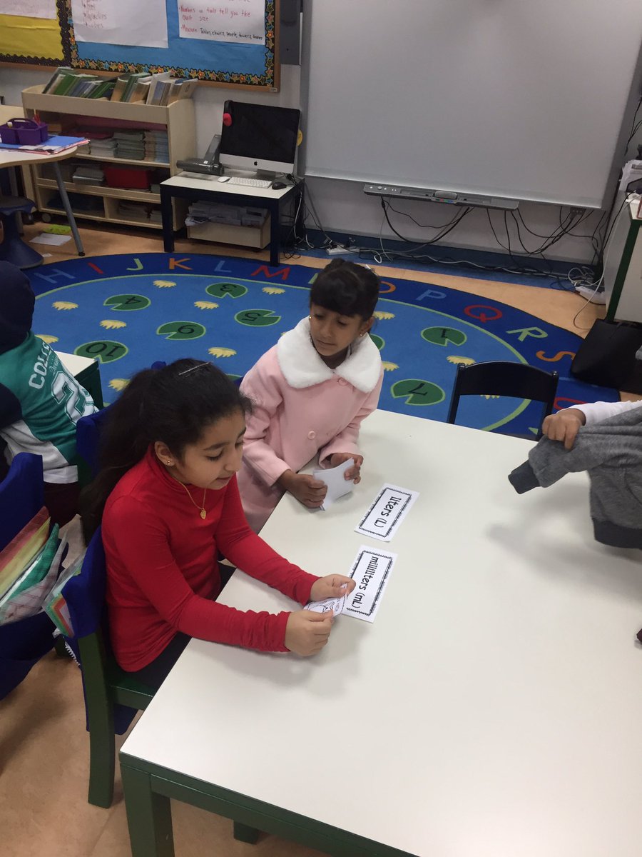 teach2learn13's tweet image. Continuing w/ inquiry about #unitsofmeasurement mL&amp;amp;L for our unit #howtheworldworks #qawrocks #ibpyp @MrSalamS @ErinScripnick @AwesomeDan13