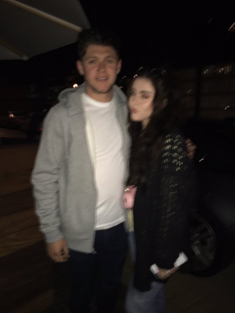 louis_calm_'s tweet photo. Найл этой ночью в ЛА 
Первая фотка😍😍😍

#OneDBestFans https://t.co/5Yq0tR49Dm