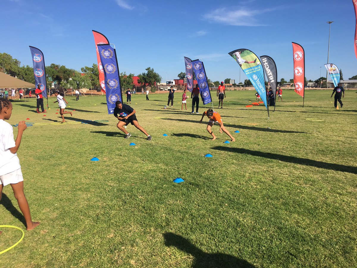 Grade 6's showing their skills @SSLetsPlay #physedchallengesa @SuperSportPR @UNICEF