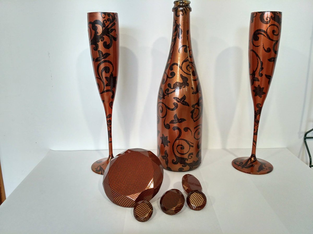 hidrgrafiascalo's tweet photo. desayunar con diamantes? En hidrografías calo puede ser posible, pregunta sin compromiso  #logroño #hidrografiascalo #decoratumundoo #copa https://t.co/q9ms31hCnG