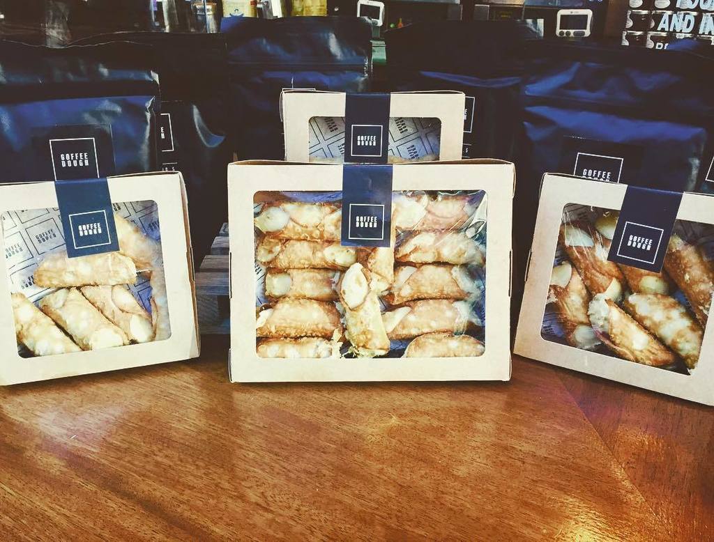 codo_worc's tweet photo. #cannoli #lemon #chocolate #hazelnut #vanilla #retailcoffee #decaf #groundcoffee #coffeebe… https://t.co/uvmmBXOAUE https://t.co/7BjKyk7Nh0
