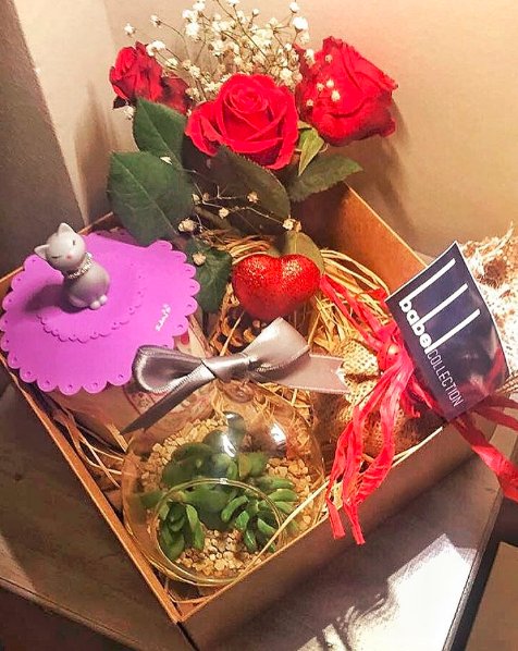 BabelCollection's tweet image. Sevgililer günü için hediye kutularımız: 
Paşabahçe marka kedili kupa
cam teraryum
özel aromalı kahvemiz
Godiva'dan çikolatalar ve gül